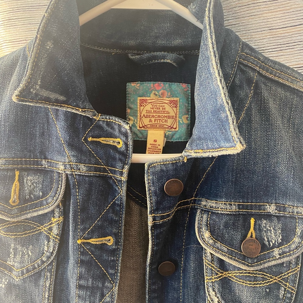 A&F Distressed Denim Jacket - Picture 4 of 8